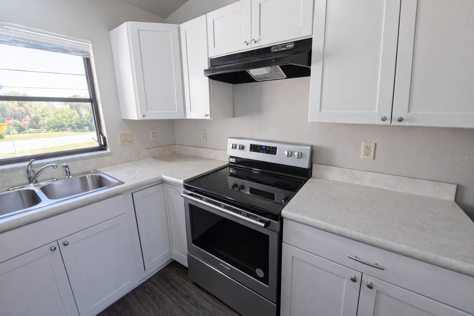 Image 9 of 37 For 3211 Riverside Drive