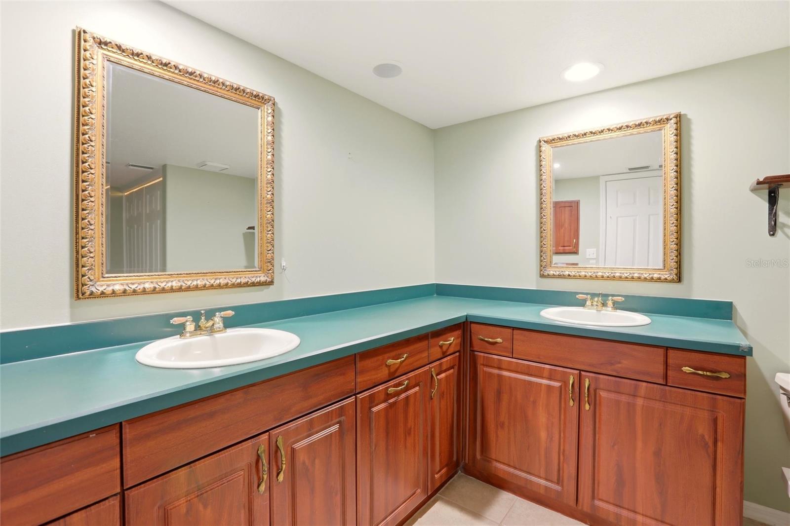 Image 21 of 47 For 601 Shreve Street 25a