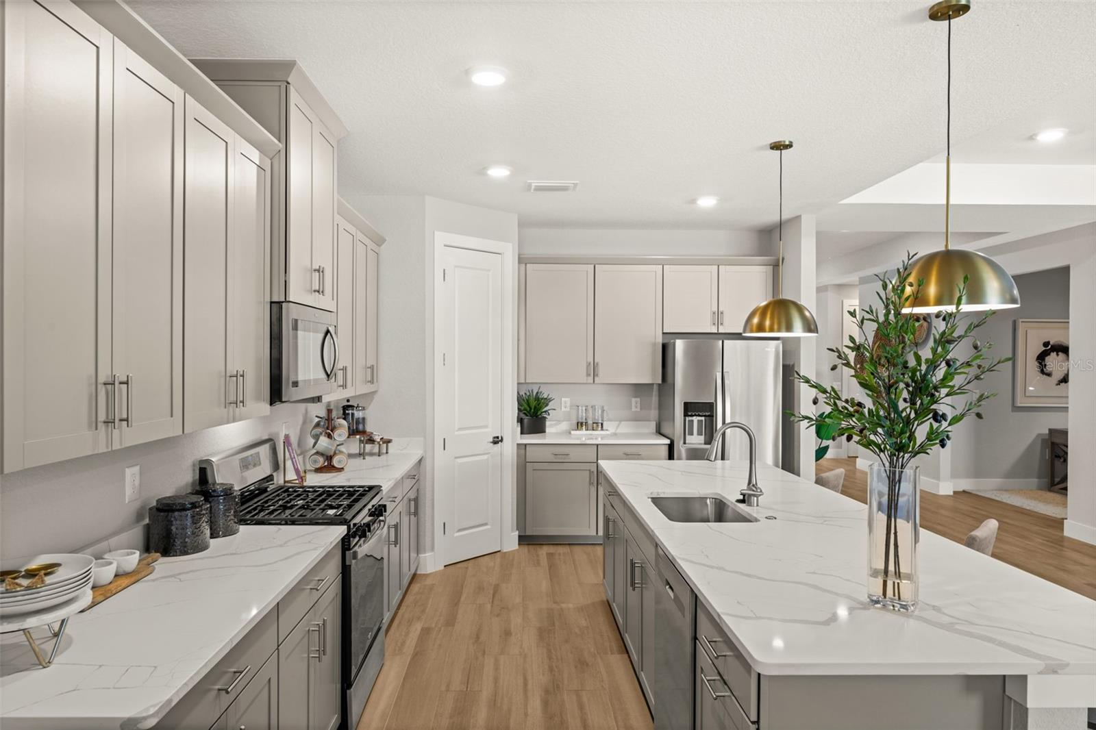 Image 11 of 66 For 44228 Creekside Run Lane