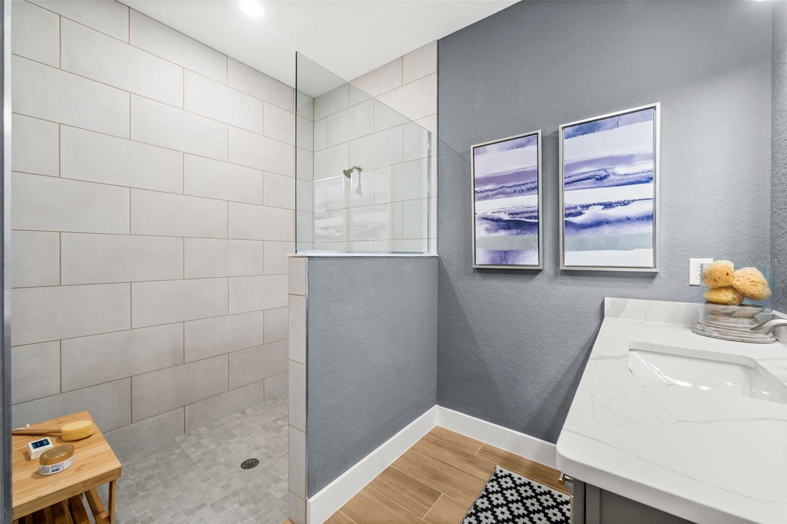 Image 23 of 66 For 44228 Creekside Run Lane