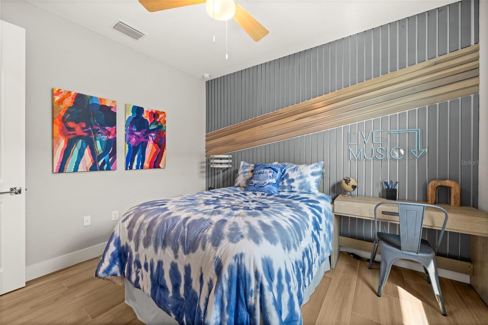 Image 26 of 66 For 44228 Creekside Run Lane