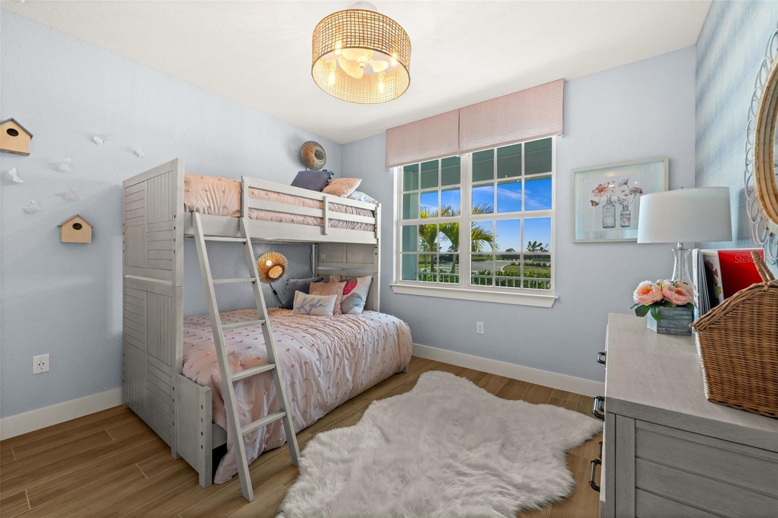 Image 28 of 66 For 44228 Creekside Run Lane