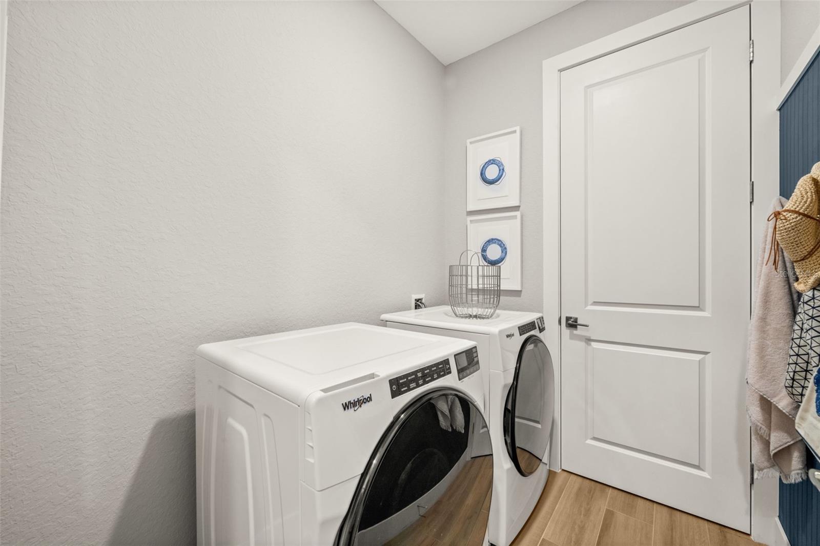 Image 32 of 66 For 44228 Creekside Run Lane