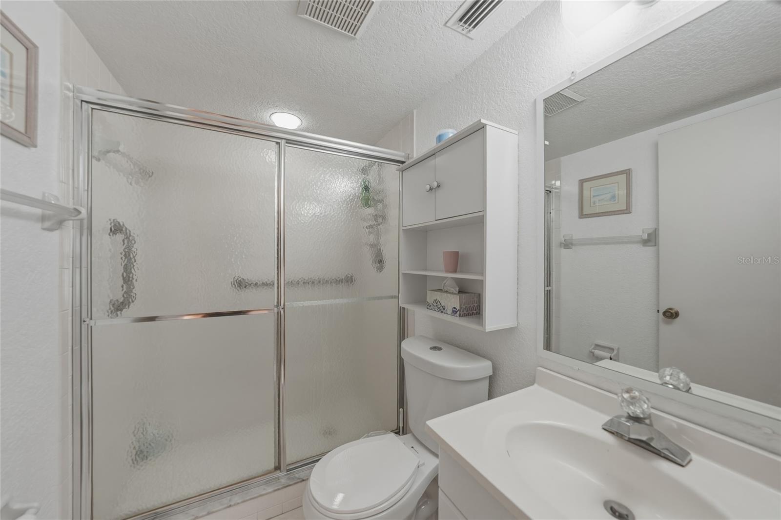 Image 14 of 19 For 4000 Oakview Drive L2