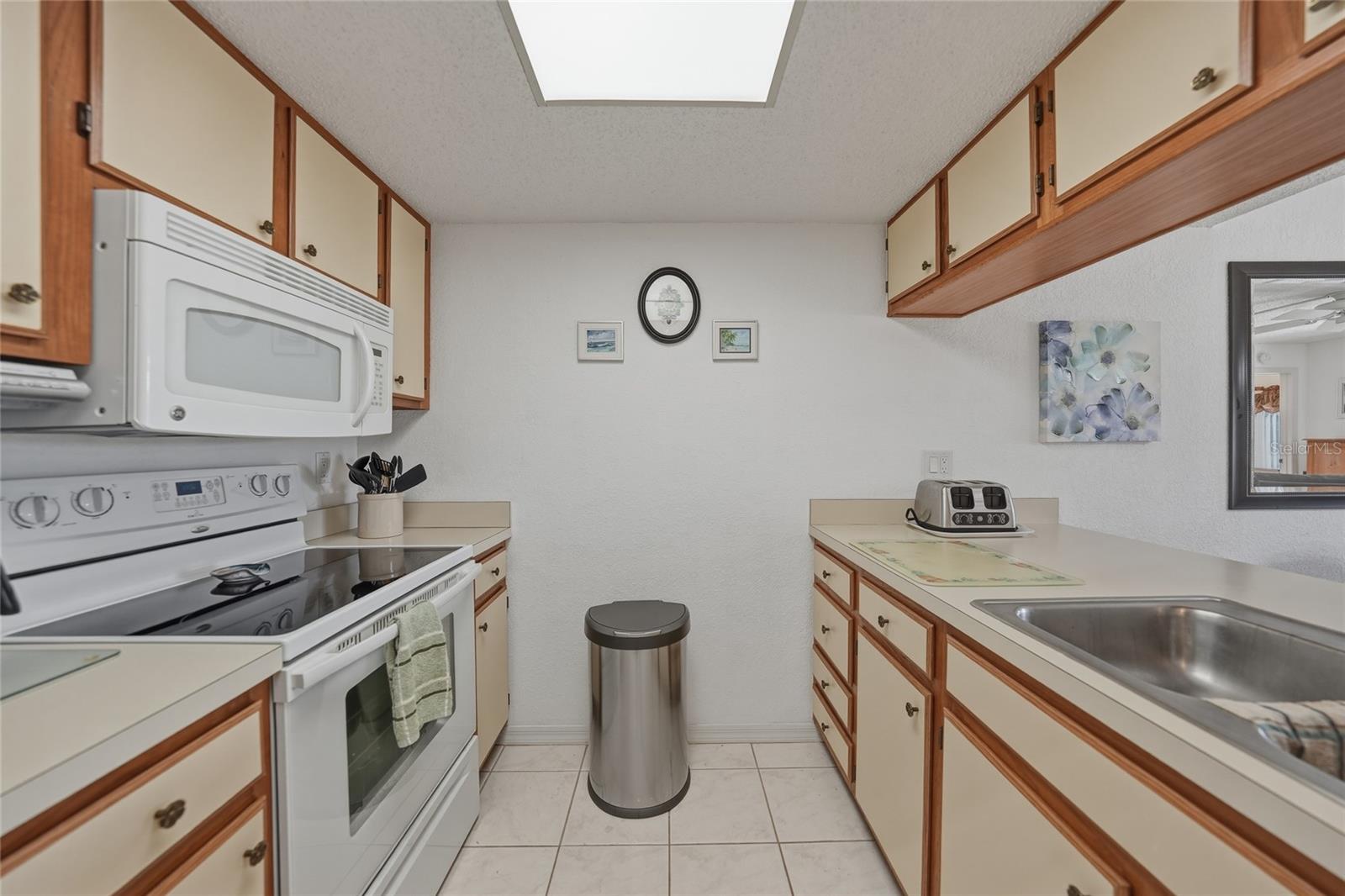 Image 5 of 19 For 4000 Oakview Drive L2