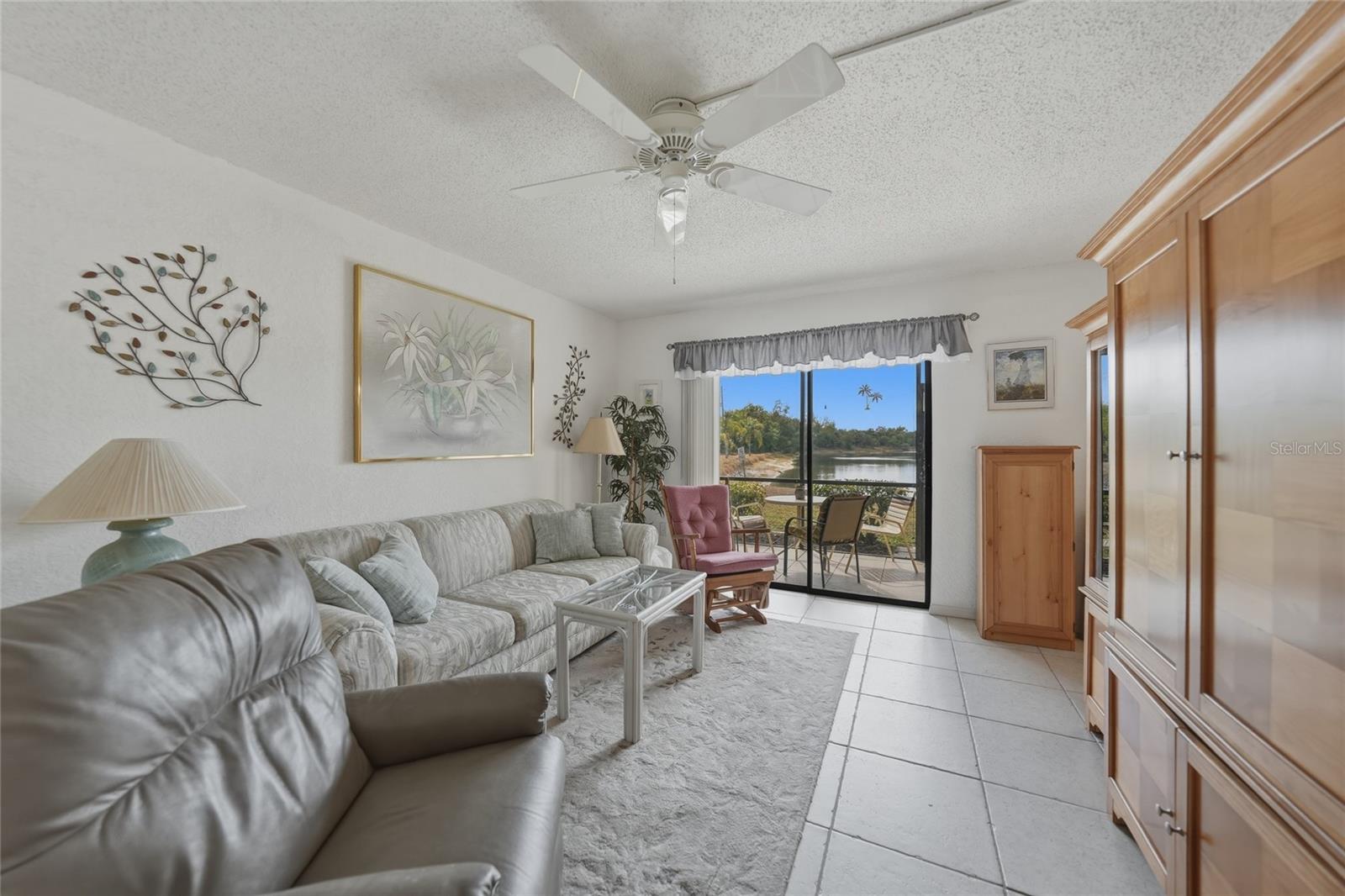 Image 9 of 19 For 4000 Oakview Drive L2