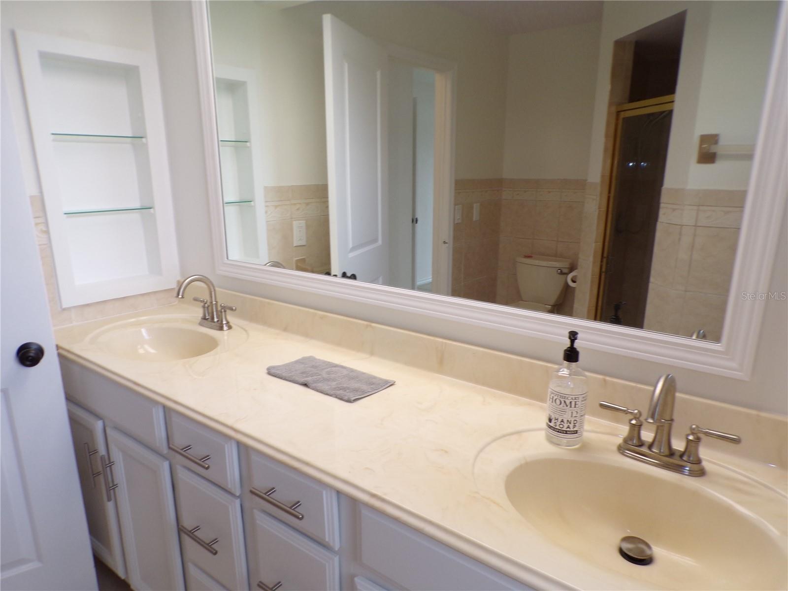 Image 17 of 61 For 2437 Greenland Court