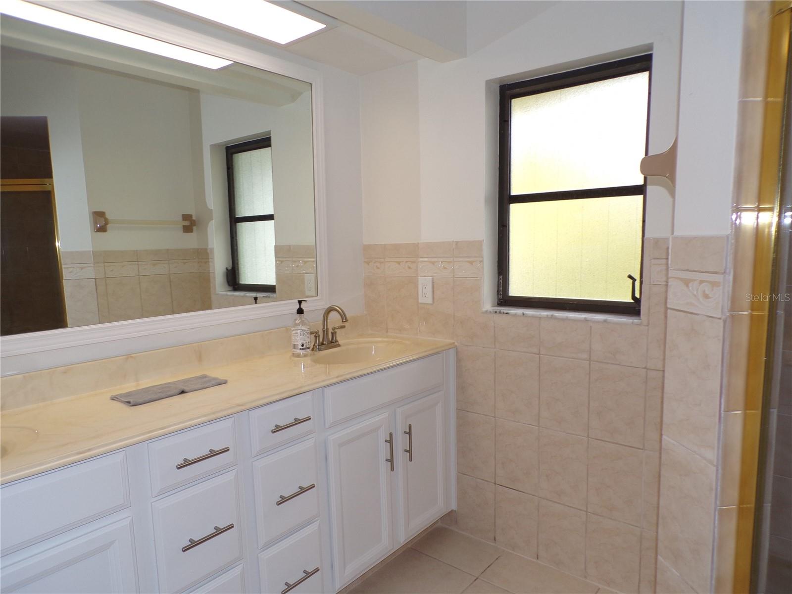 Image 18 of 61 For 2437 Greenland Court