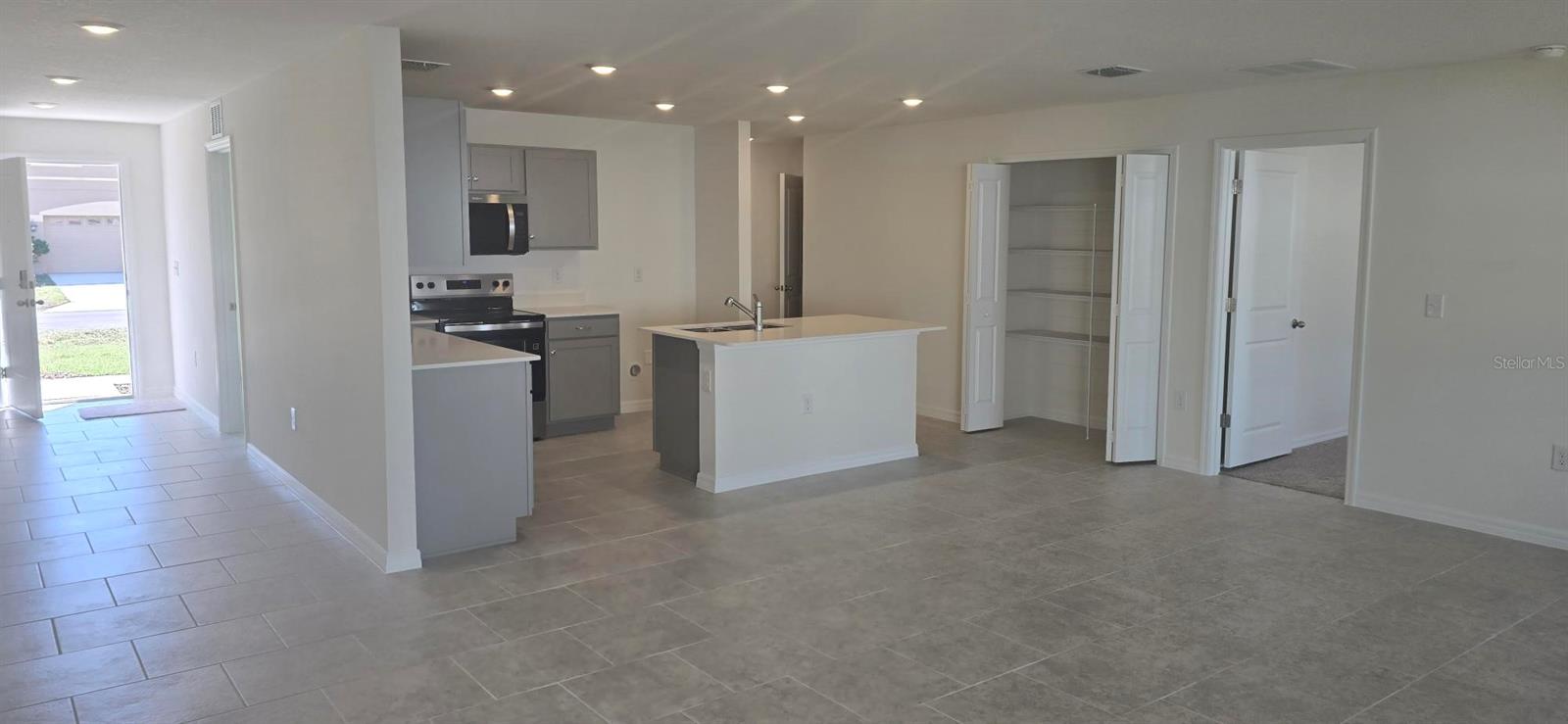 Image 2 of 14 For 184 Athabasca Drive