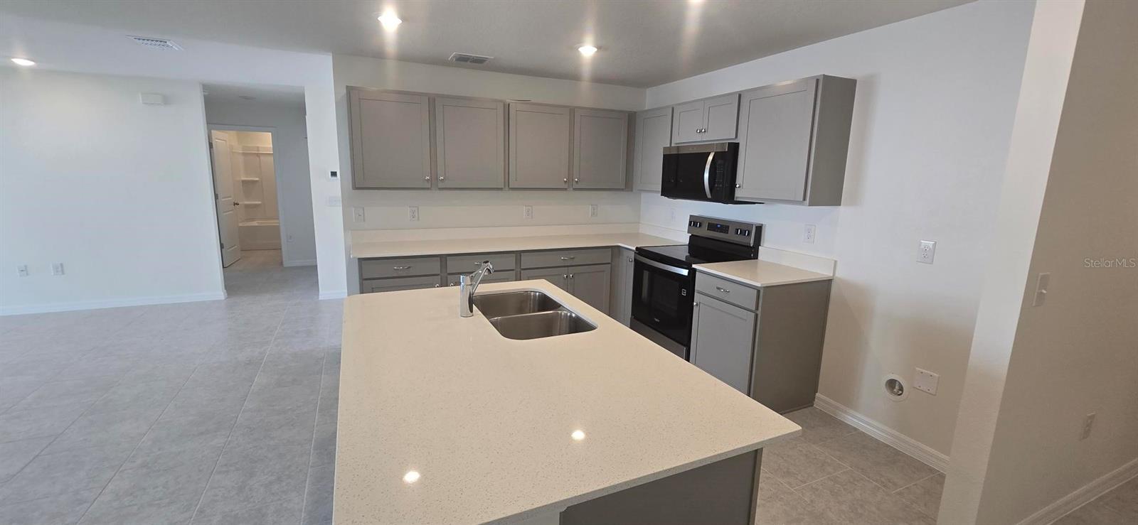 Image 3 of 14 For 184 Athabasca Drive