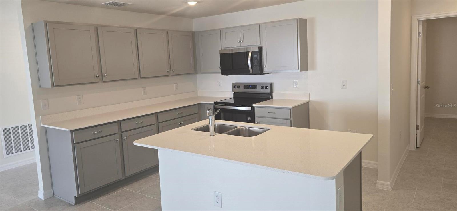 Image 4 of 14 For 184 Athabasca Drive