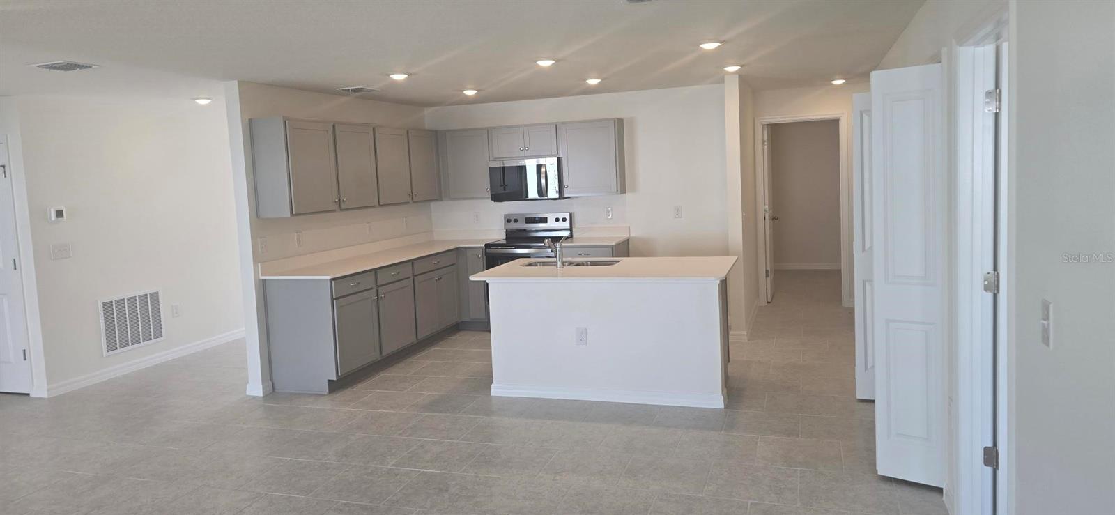 Image 5 of 14 For 184 Athabasca Drive