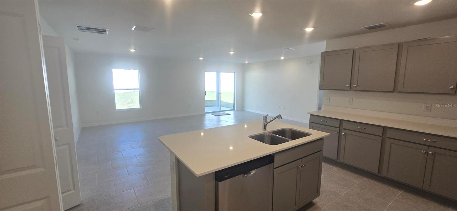 Image 7 of 14 For 184 Athabasca Drive