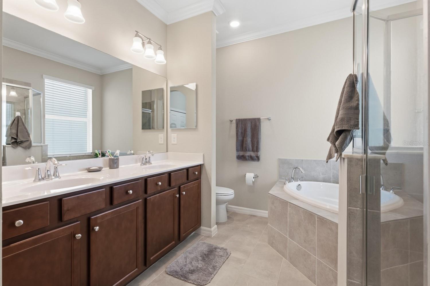 Image 11 of 44 For 17652 Woodland Court