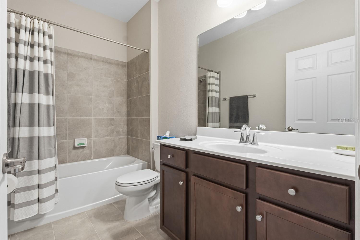 Image 12 of 44 For 17652 Woodland Court