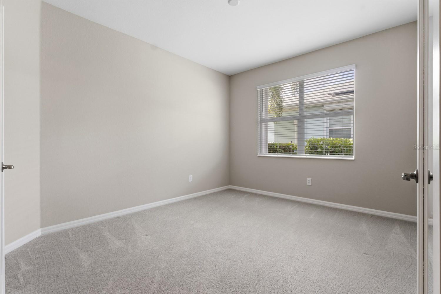 Image 17 of 44 For 17652 Woodland Court