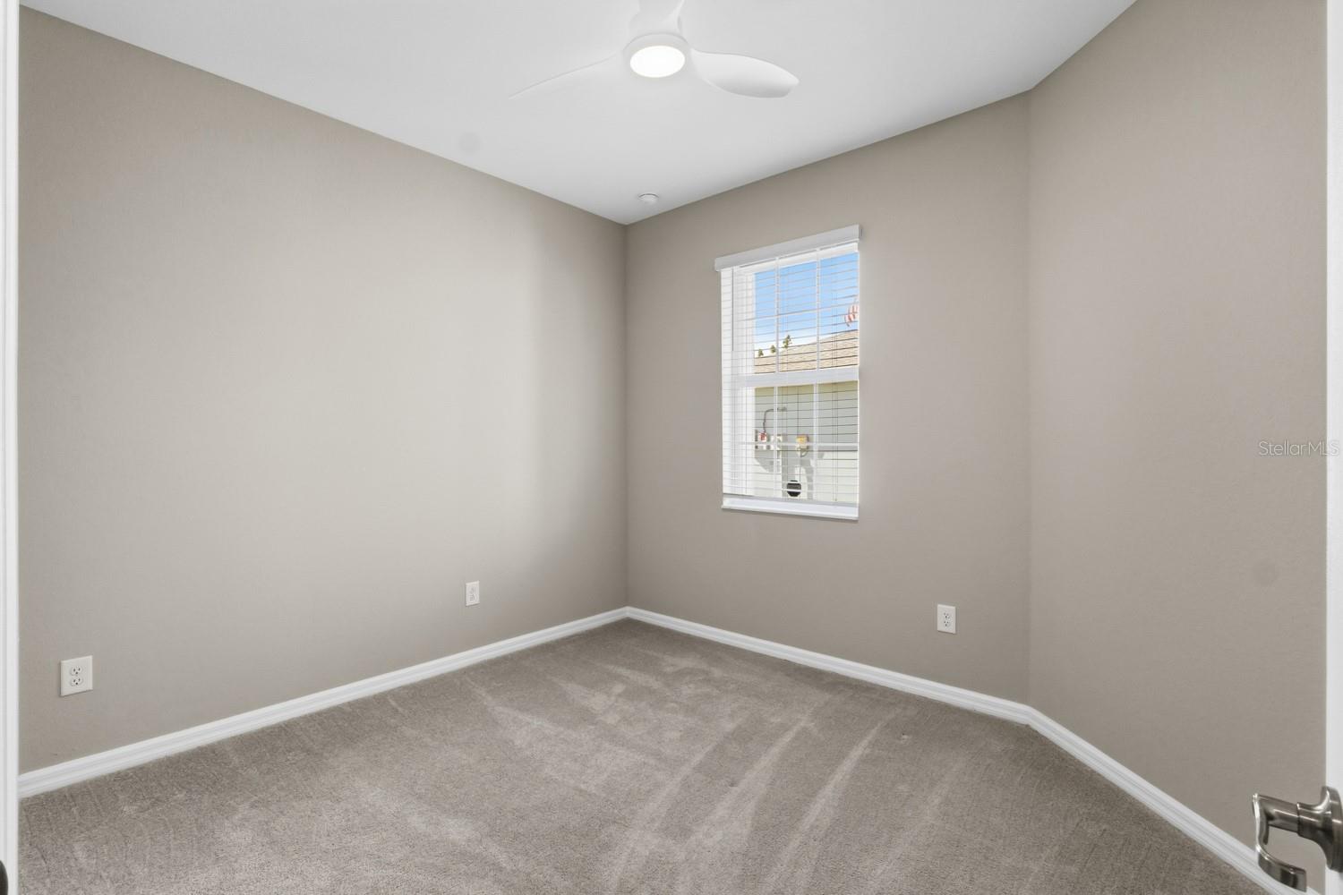 Image 18 of 44 For 17652 Woodland Court