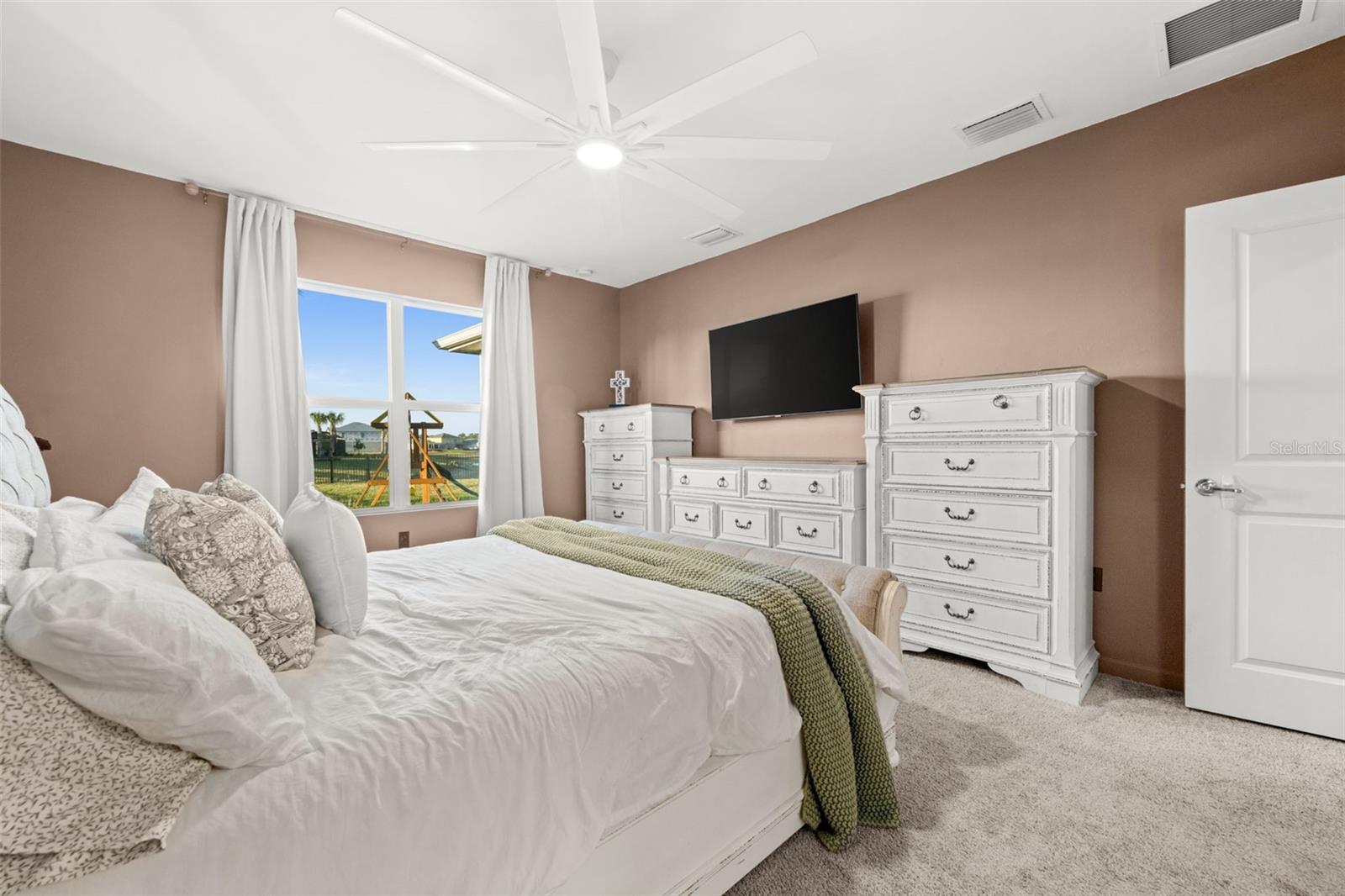 Image 22 of 57 For 42443 Cascade Drive