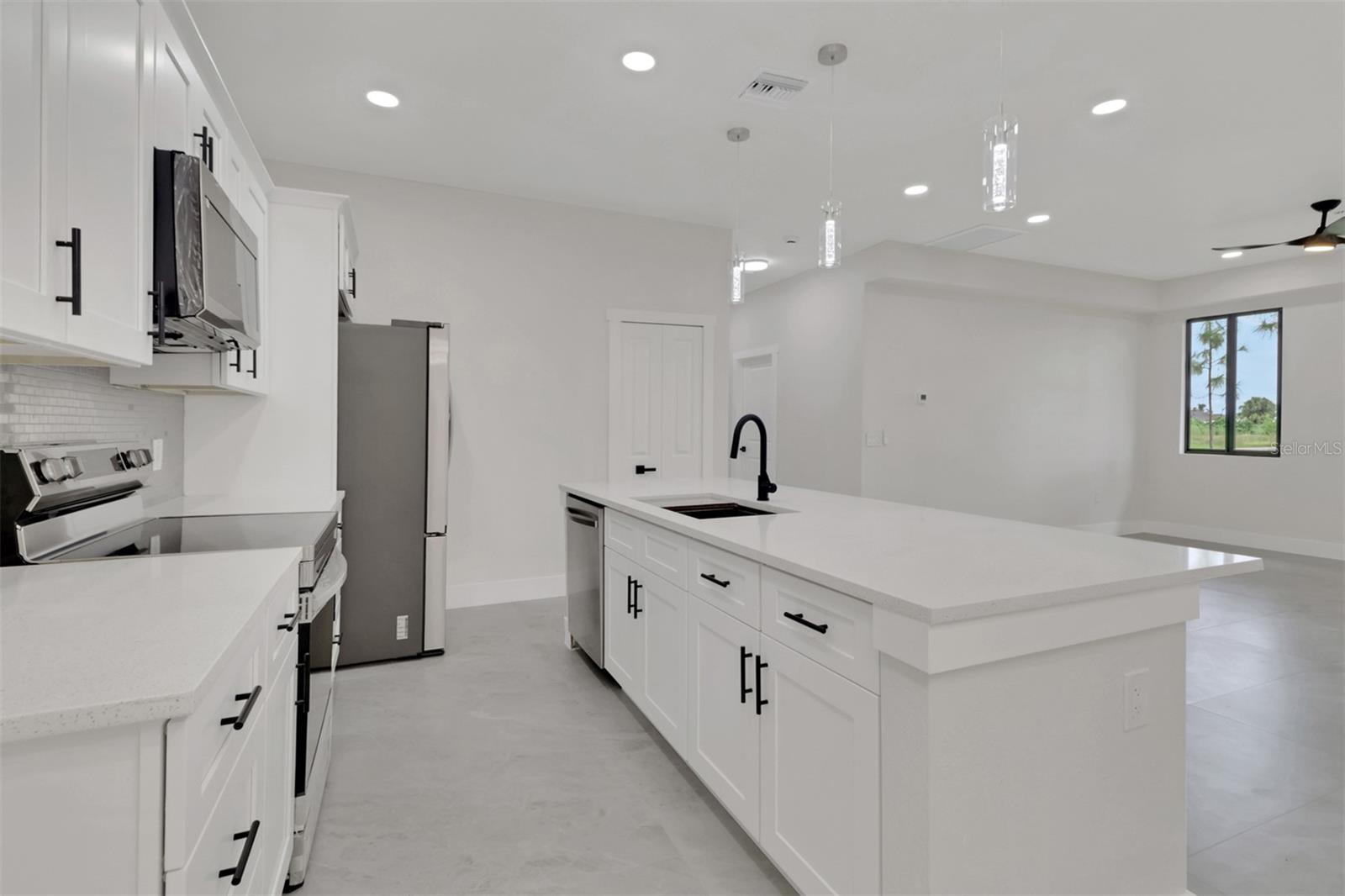 Image 11 of 23 For 4503 15th Street Sw