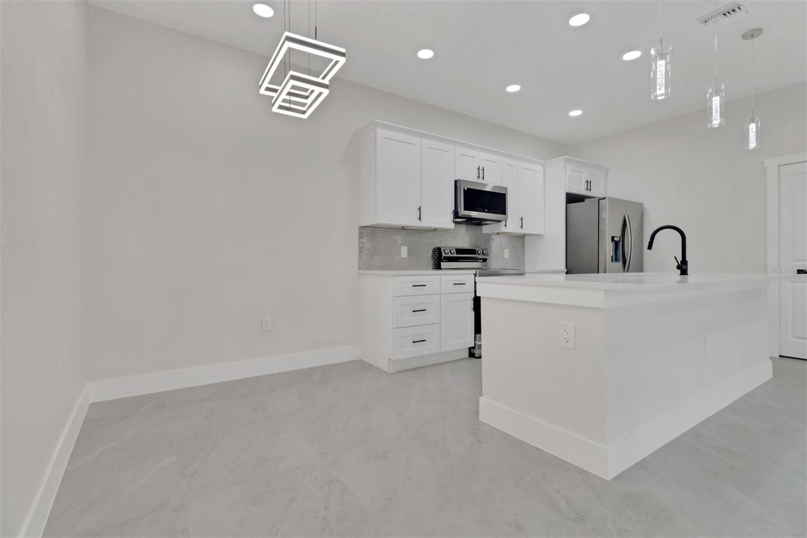 Image 7 of 23 For 4503 15th Street Sw