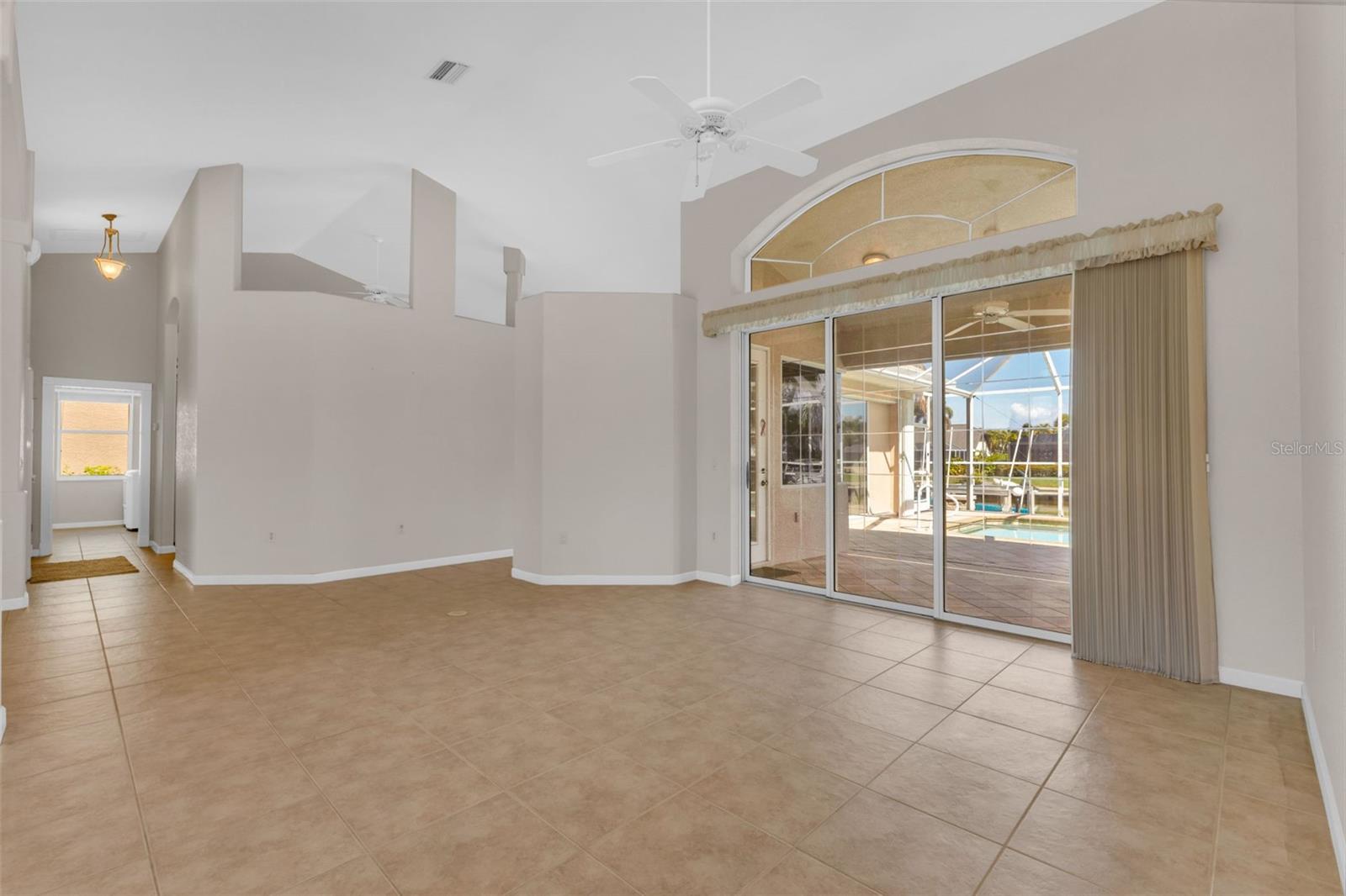 Image 14 of 97 For 570 Andora Drive