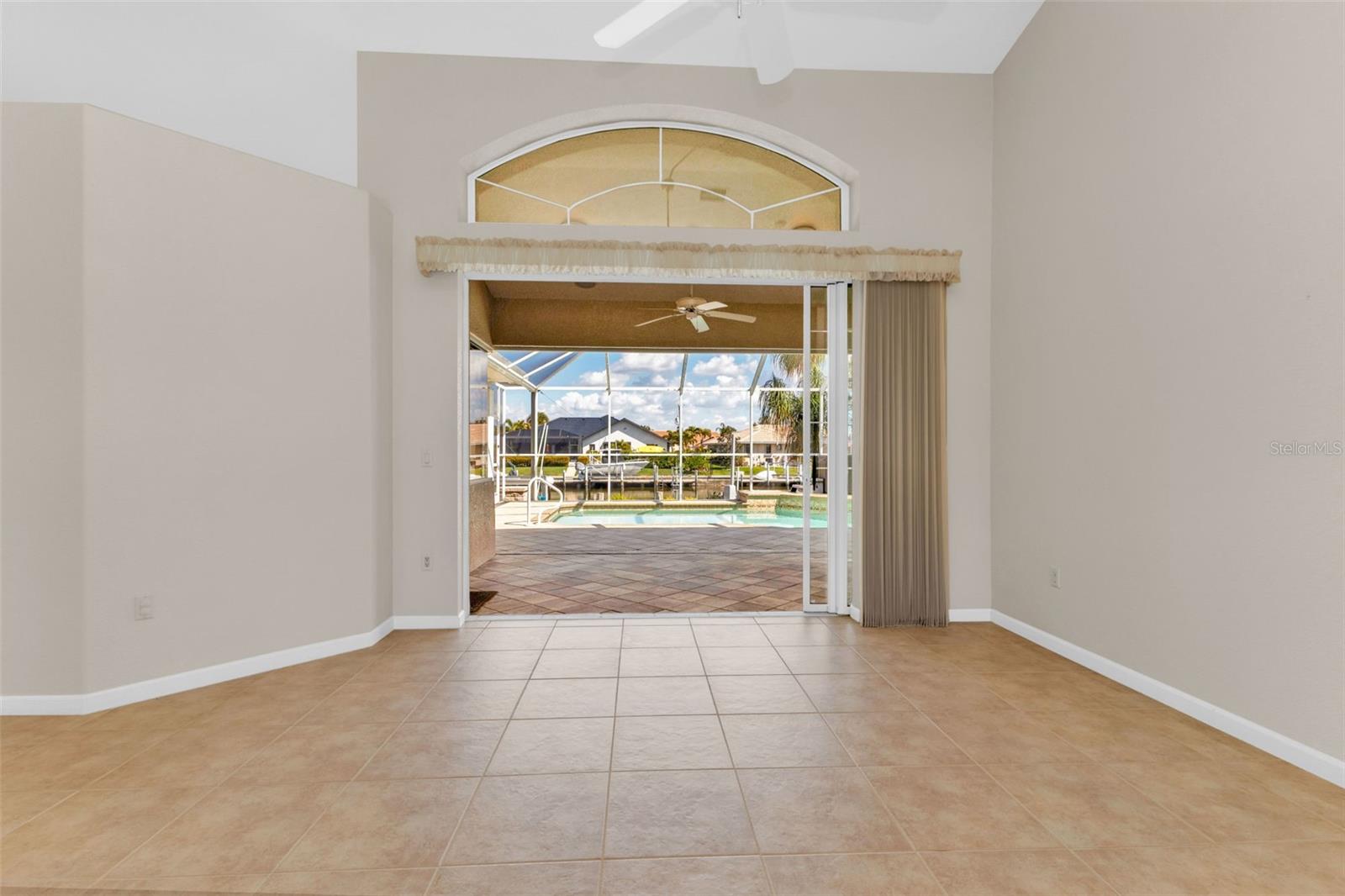 Image 15 of 97 For 570 Andora Drive