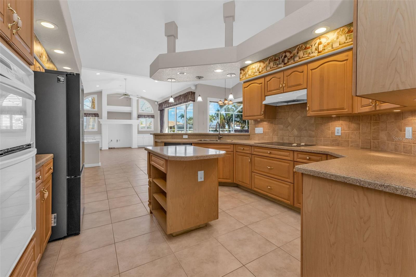 Image 20 of 97 For 570 Andora Drive