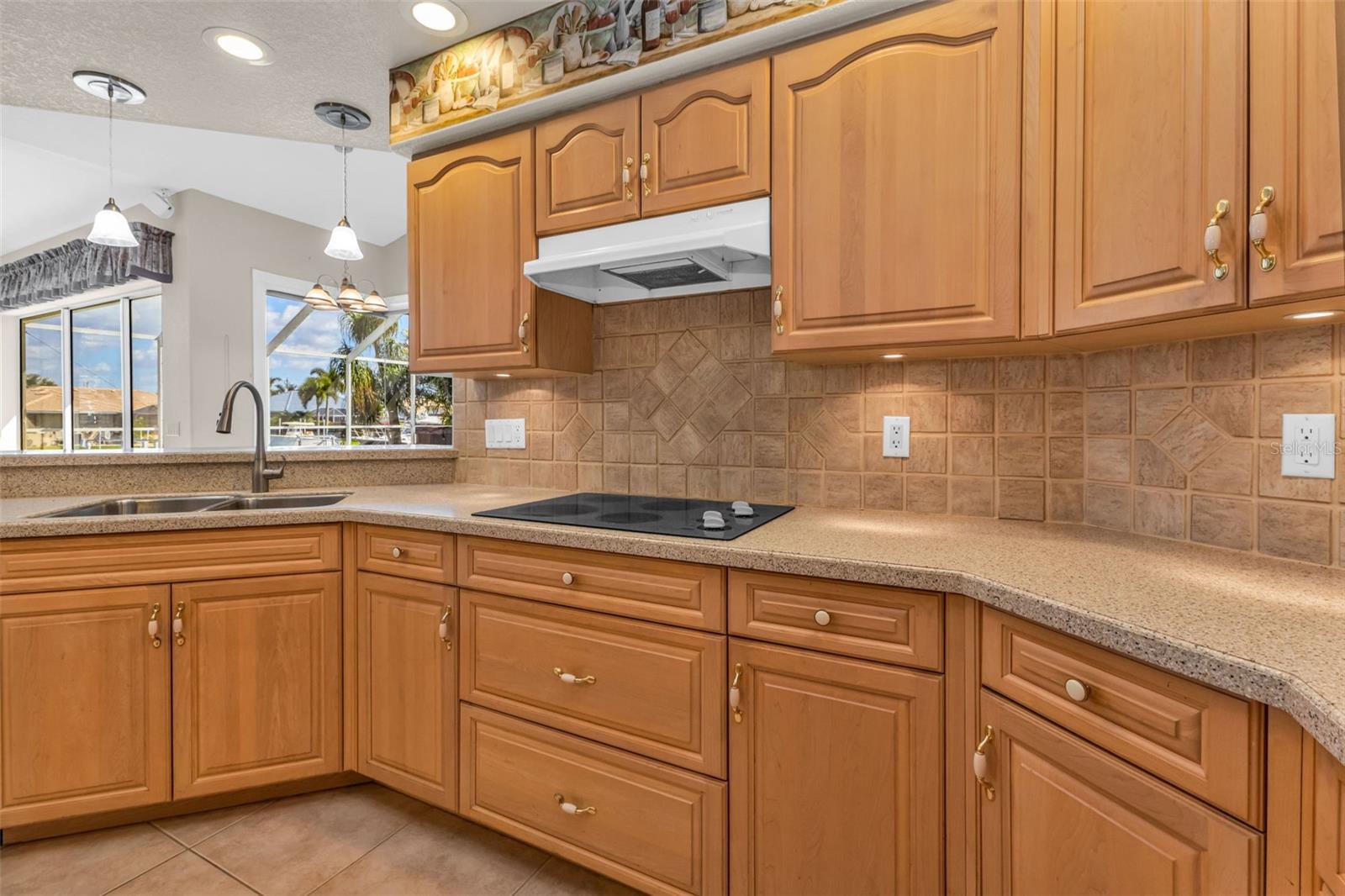 Image 22 of 97 For 570 Andora Drive