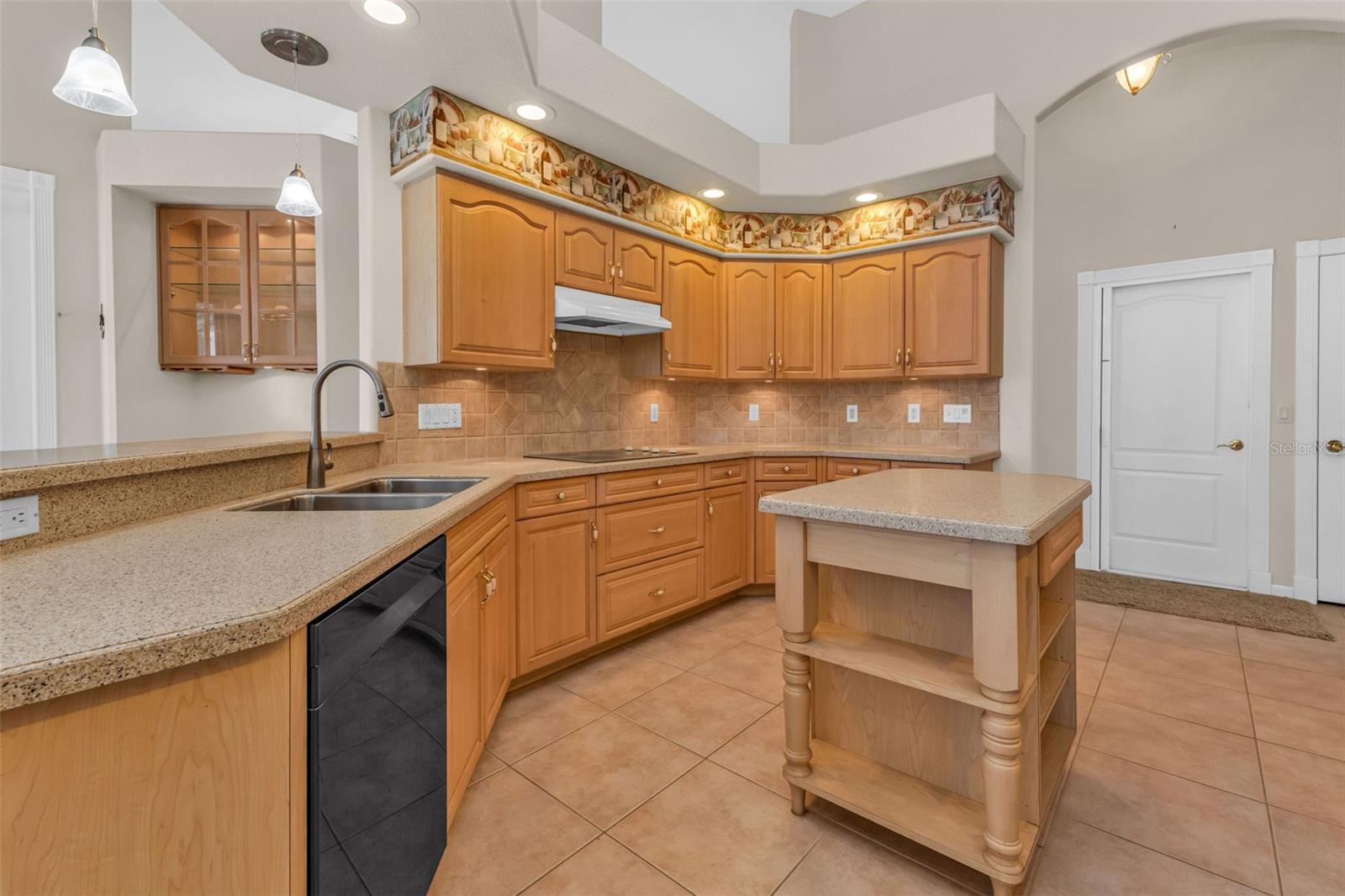 Image 24 of 97 For 570 Andora Drive