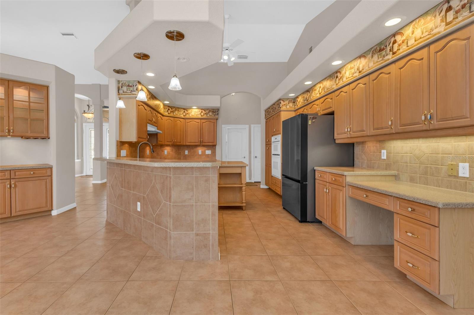 Image 25 of 97 For 570 Andora Drive