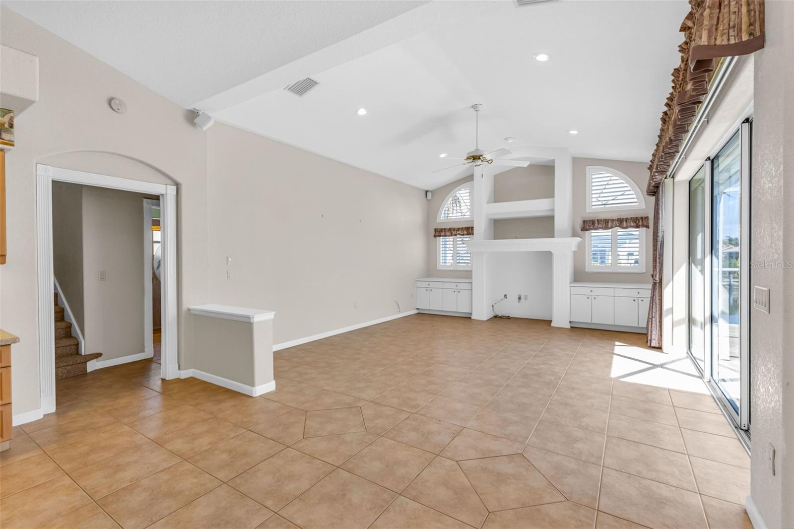 Image 31 of 97 For 570 Andora Drive