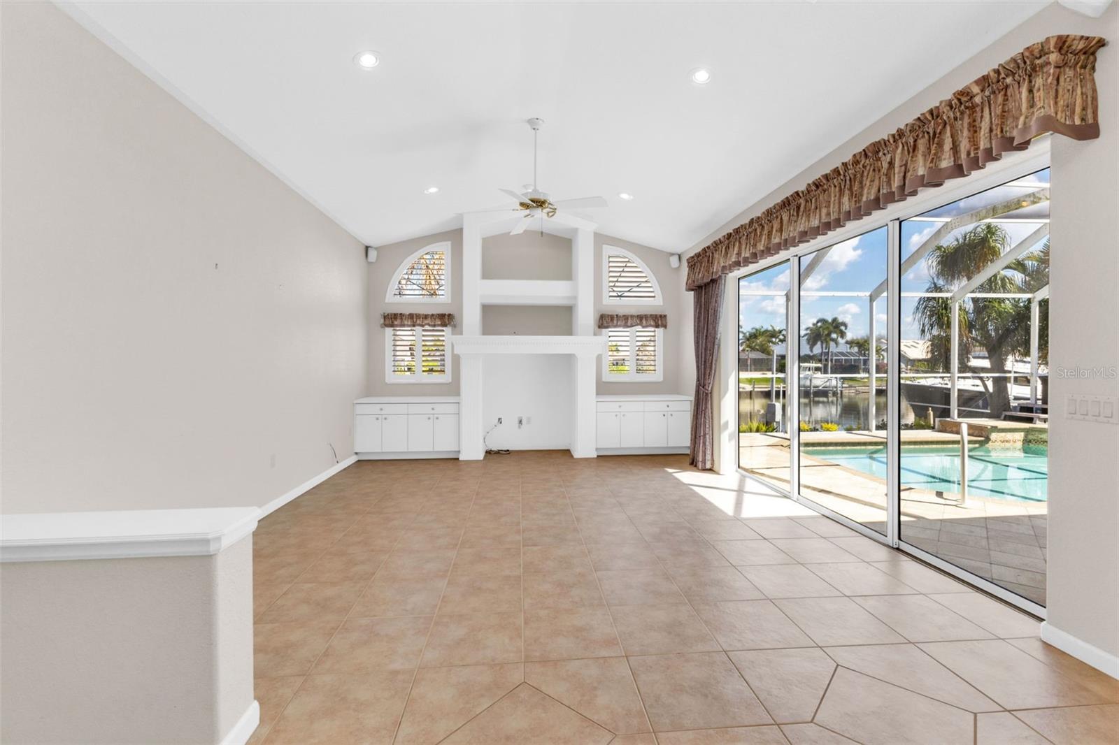 Image 32 of 97 For 570 Andora Drive