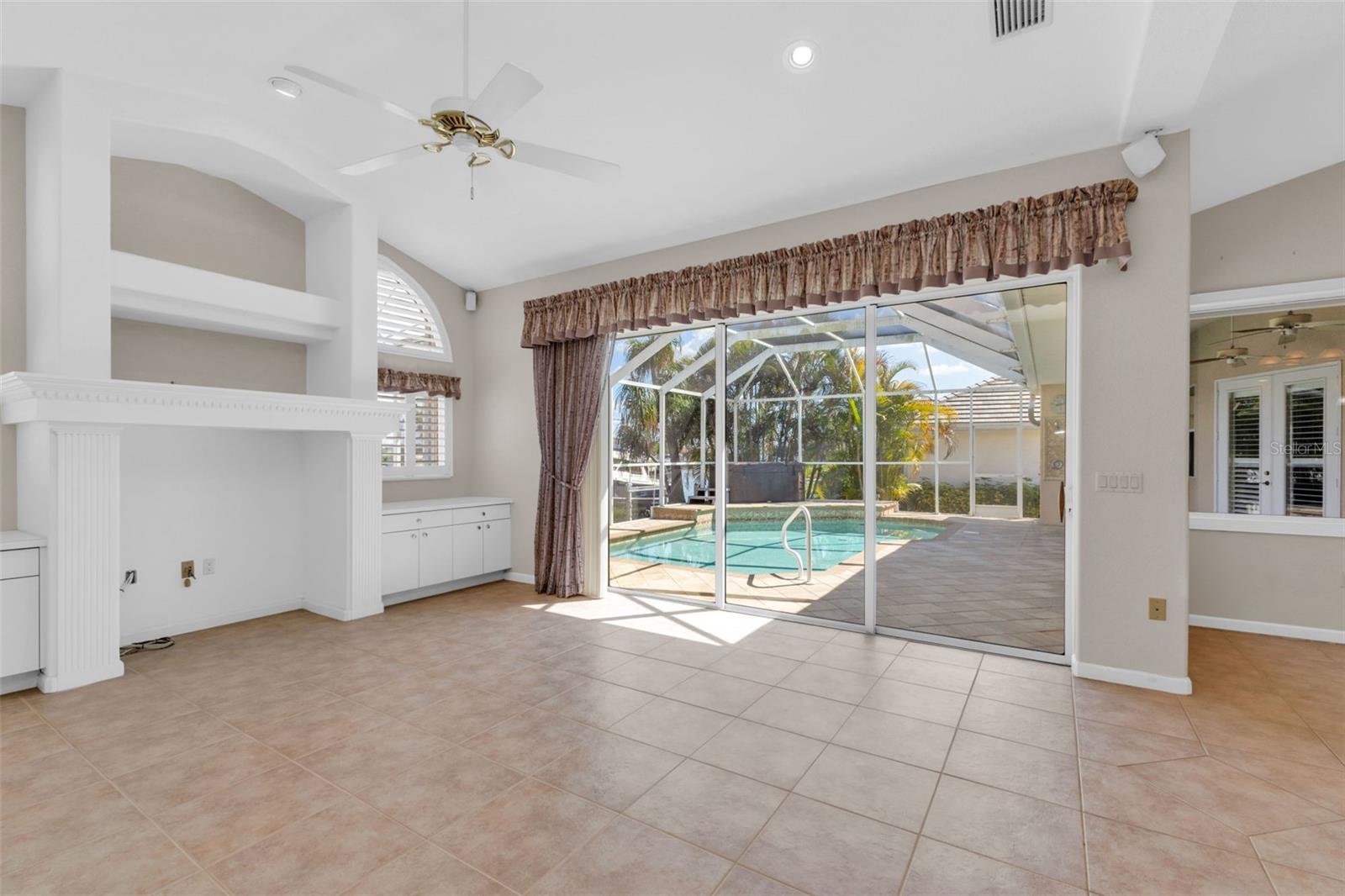 Image 33 of 97 For 570 Andora Drive