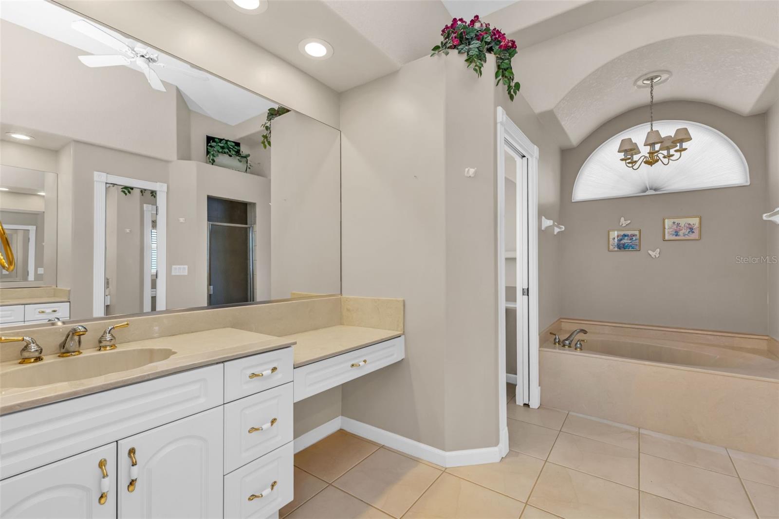 Image 43 of 97 For 570 Andora Drive