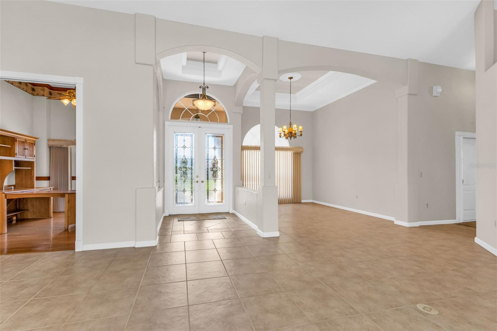 Image 9 of 97 For 570 Andora Drive