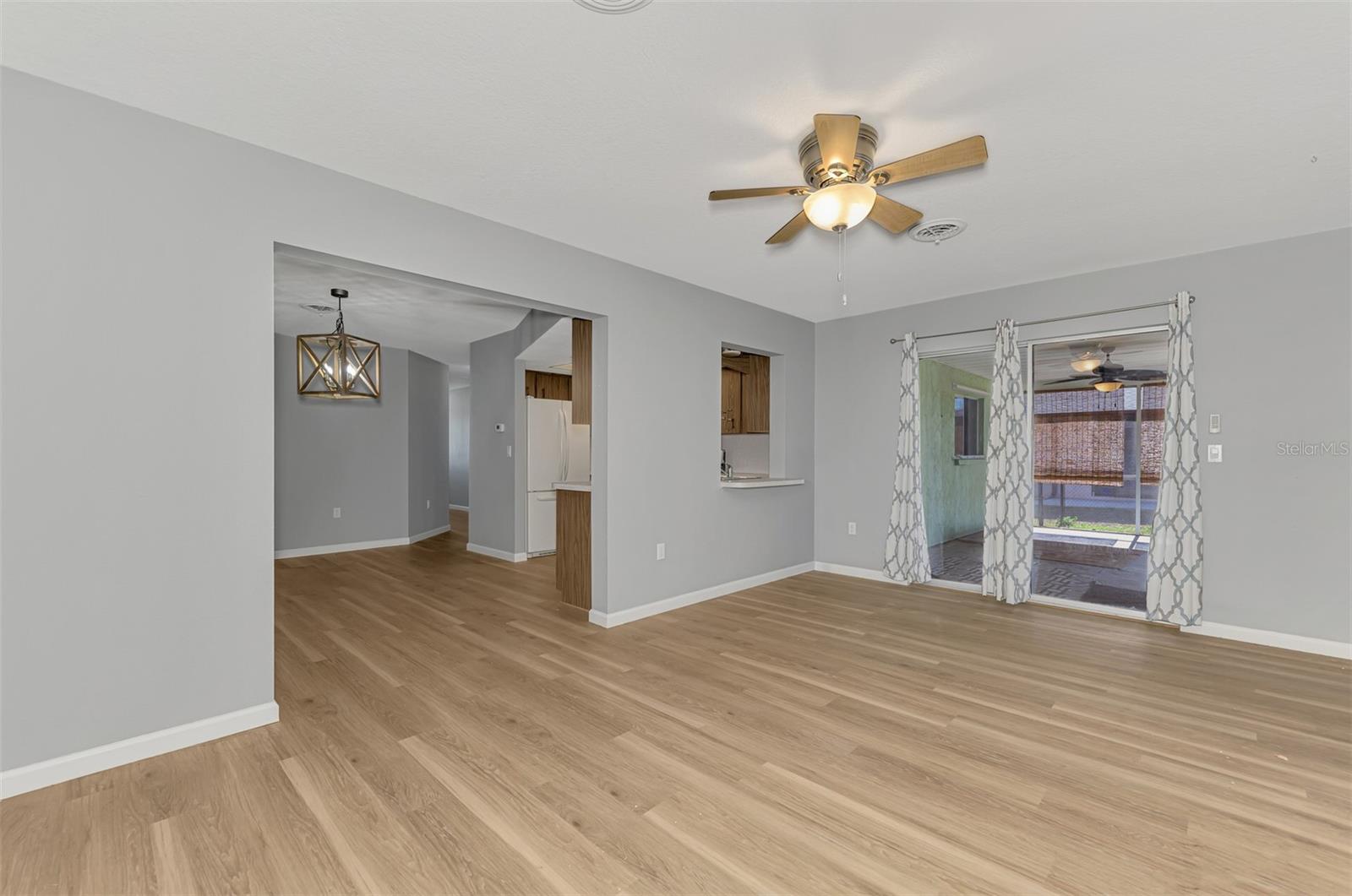 Image 10 of 50 For 22 Oakland Hills Court