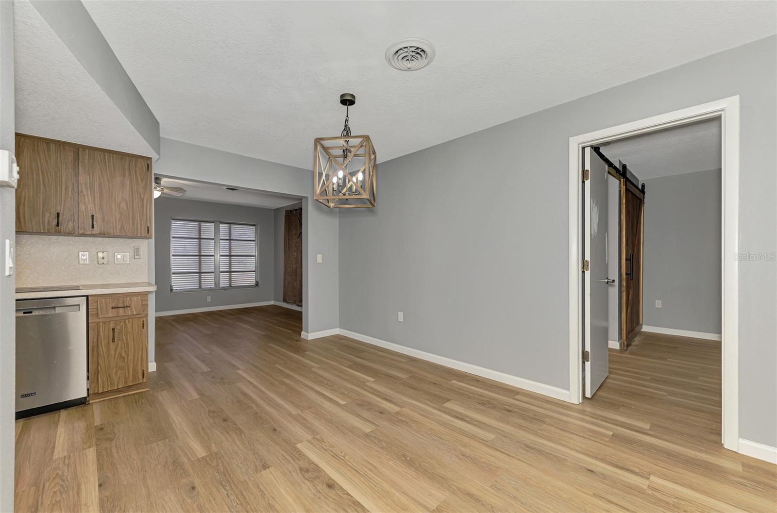 Image 12 of 50 For 22 Oakland Hills Court