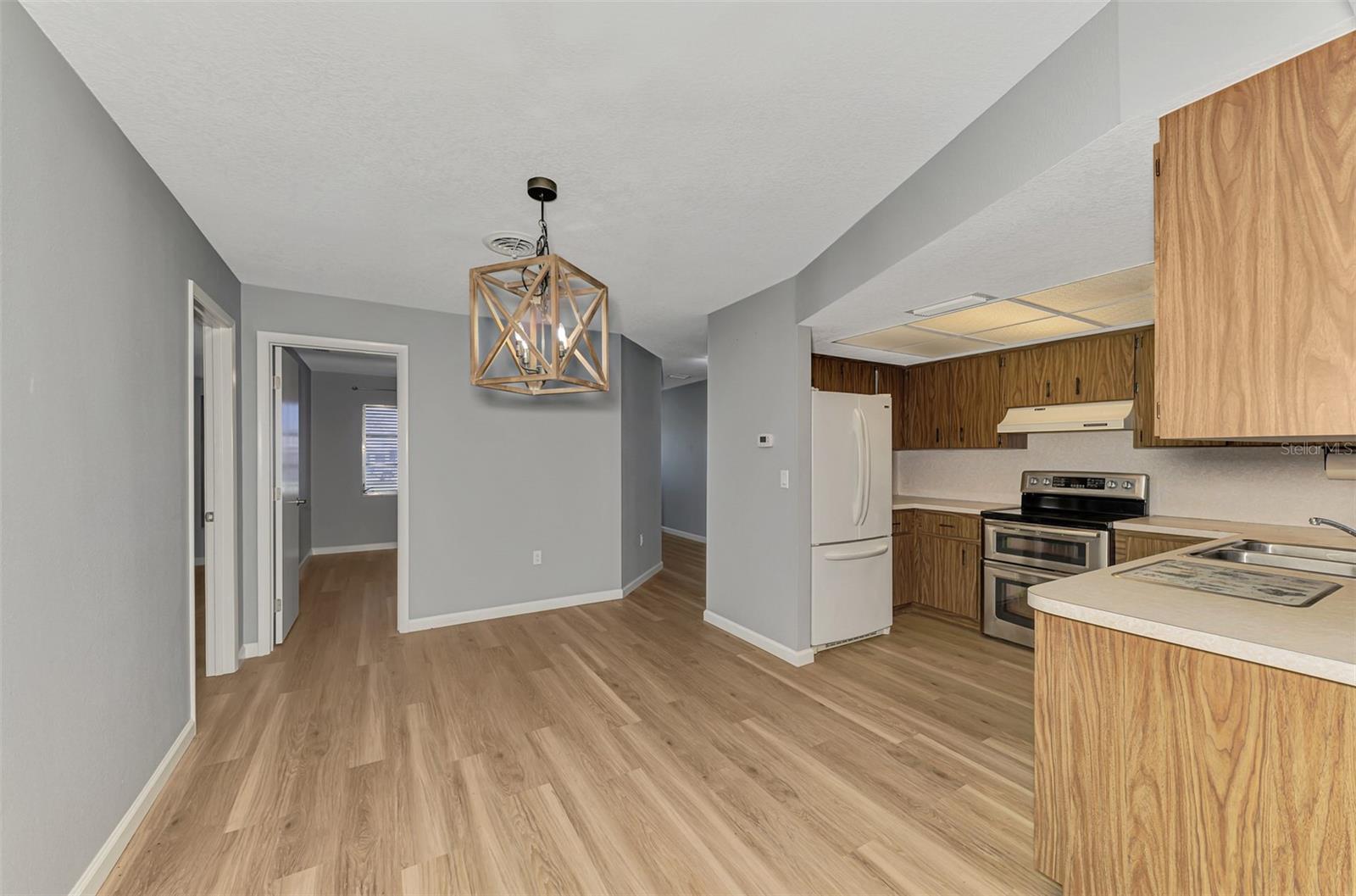 Image 13 of 50 For 22 Oakland Hills Court