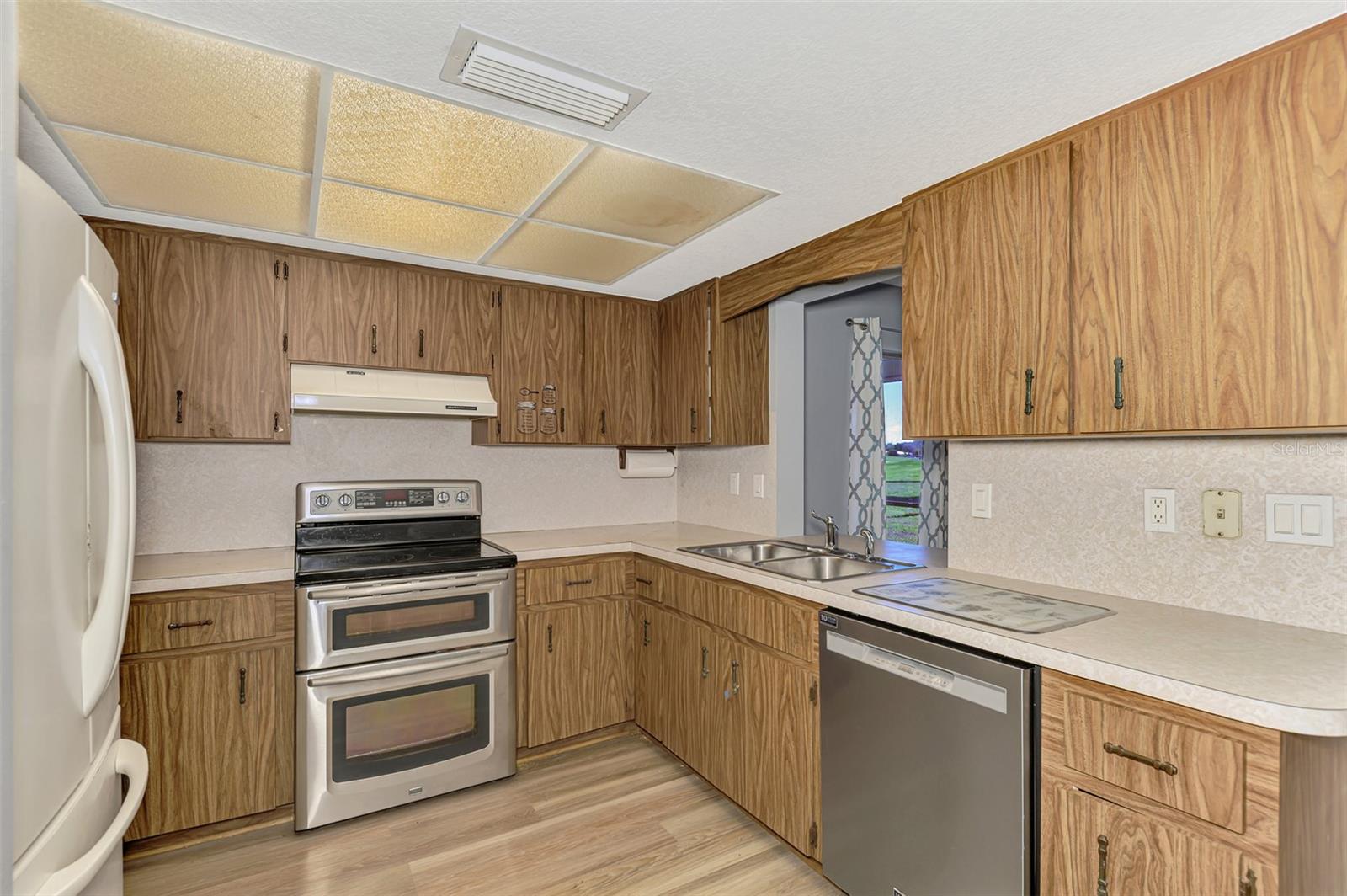 Image 15 of 50 For 22 Oakland Hills Court