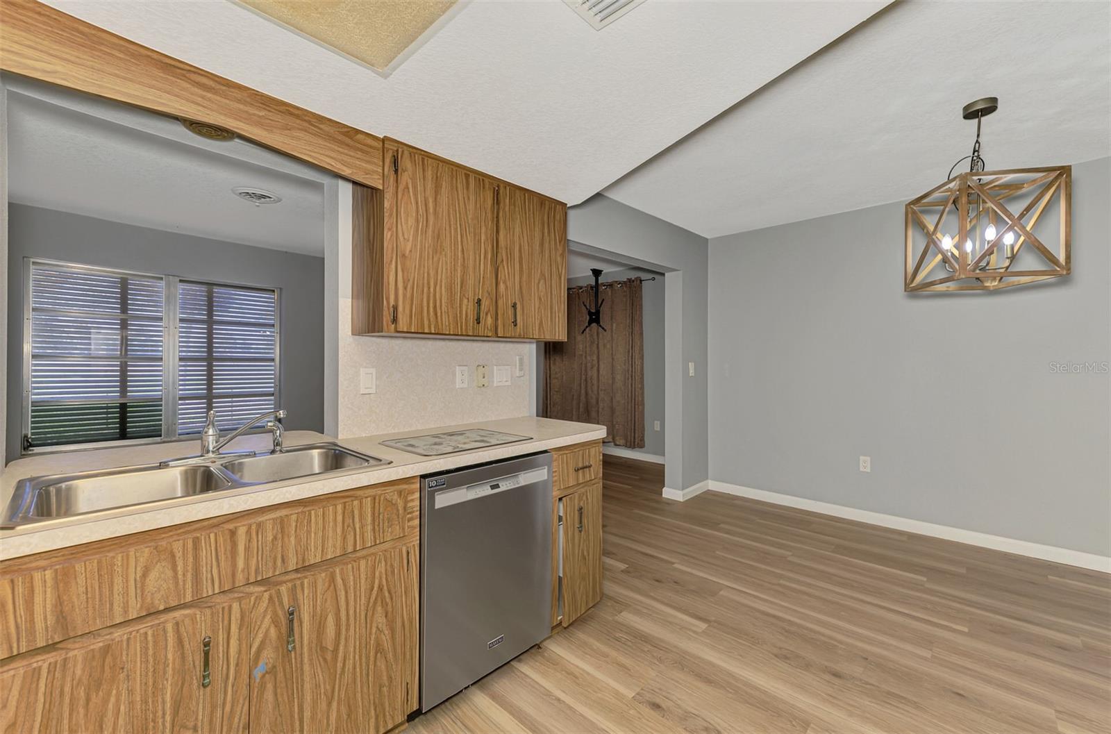 Image 18 of 50 For 22 Oakland Hills Court