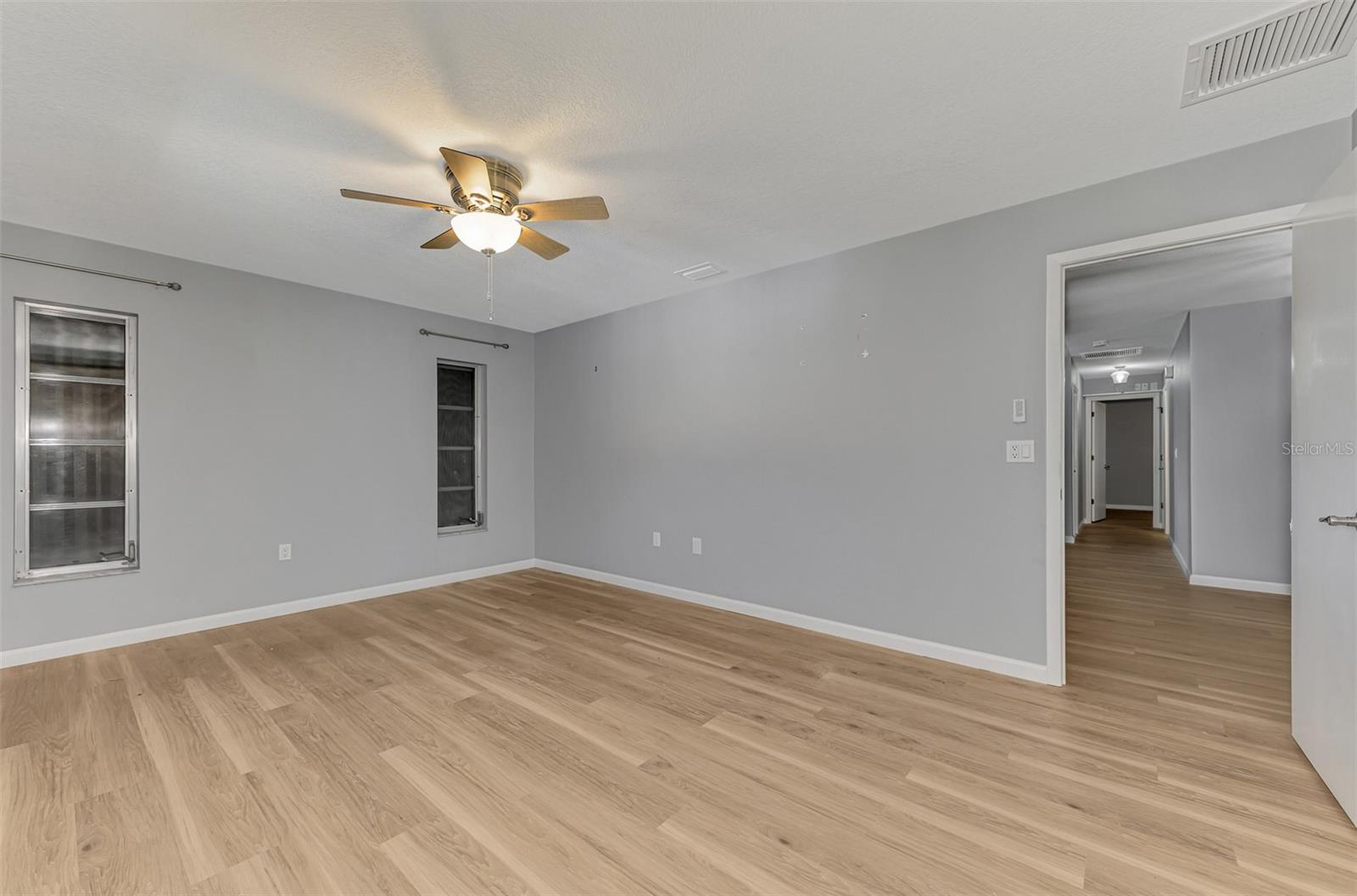 Image 21 of 50 For 22 Oakland Hills Court