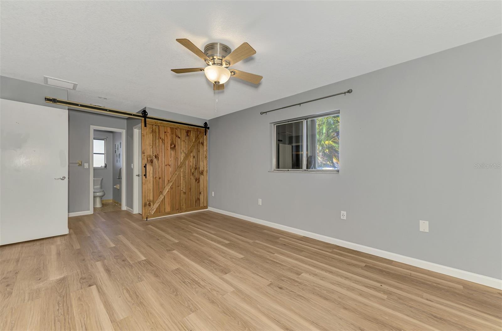 Image 23 of 50 For 22 Oakland Hills Court