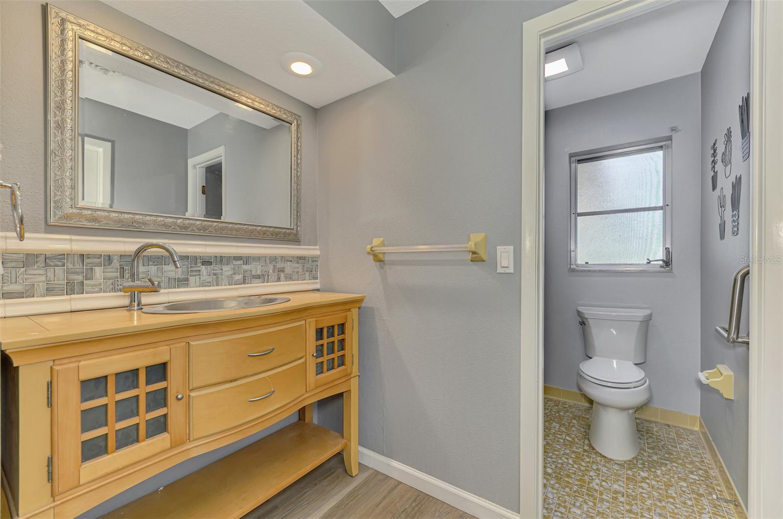 Image 24 of 50 For 22 Oakland Hills Court