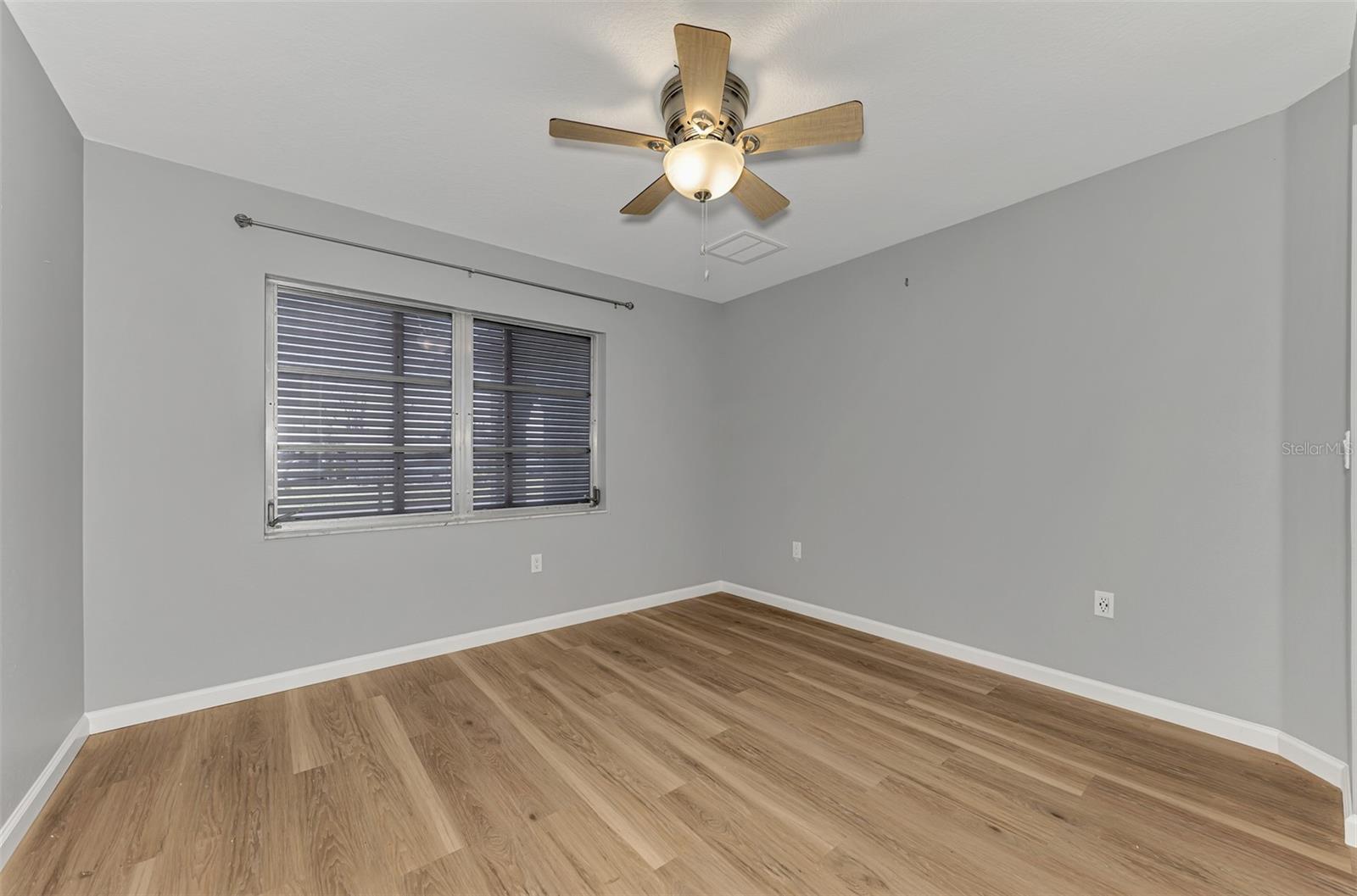 Image 26 of 50 For 22 Oakland Hills Court