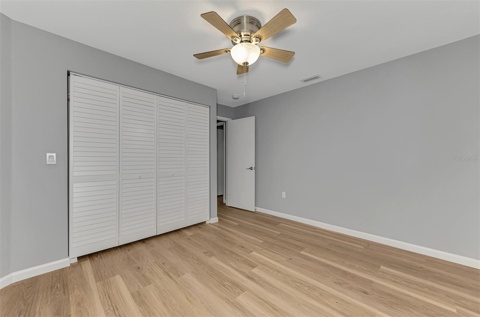 Image 27 of 50 For 22 Oakland Hills Court