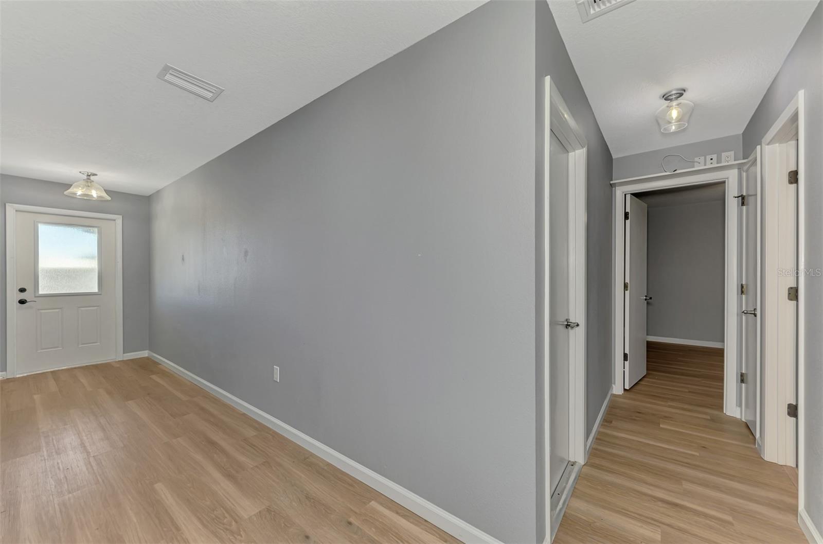 Image 28 of 50 For 22 Oakland Hills Court