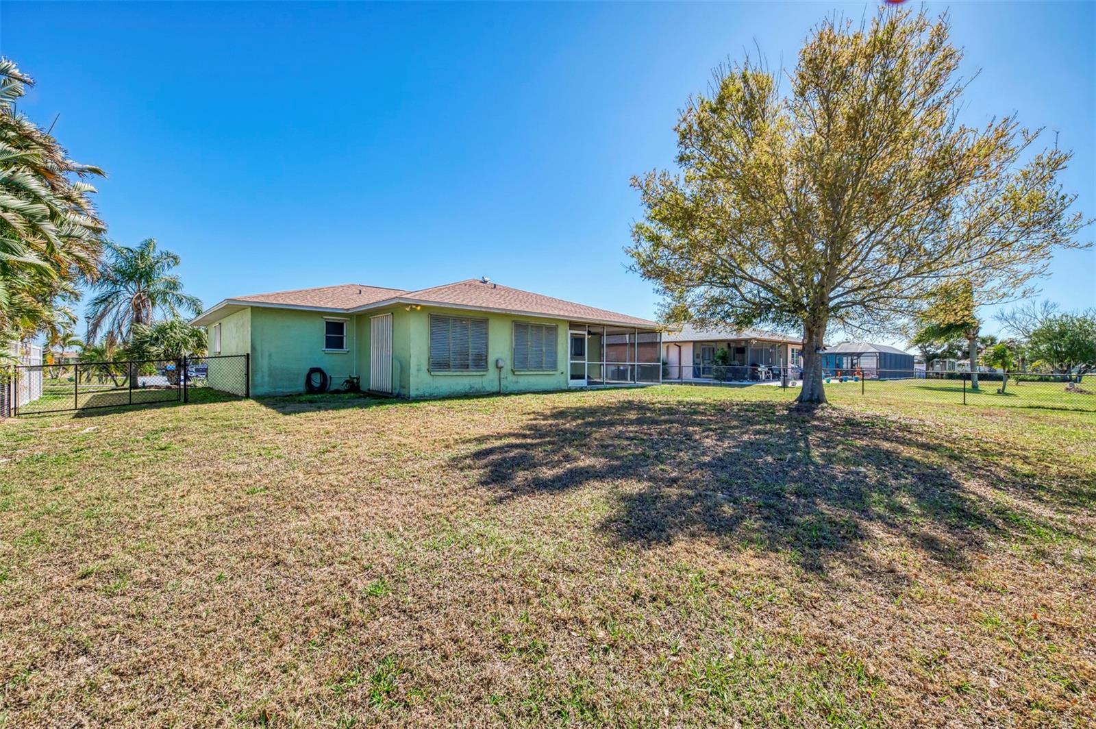 Image 37 of 50 For 22 Oakland Hills Court