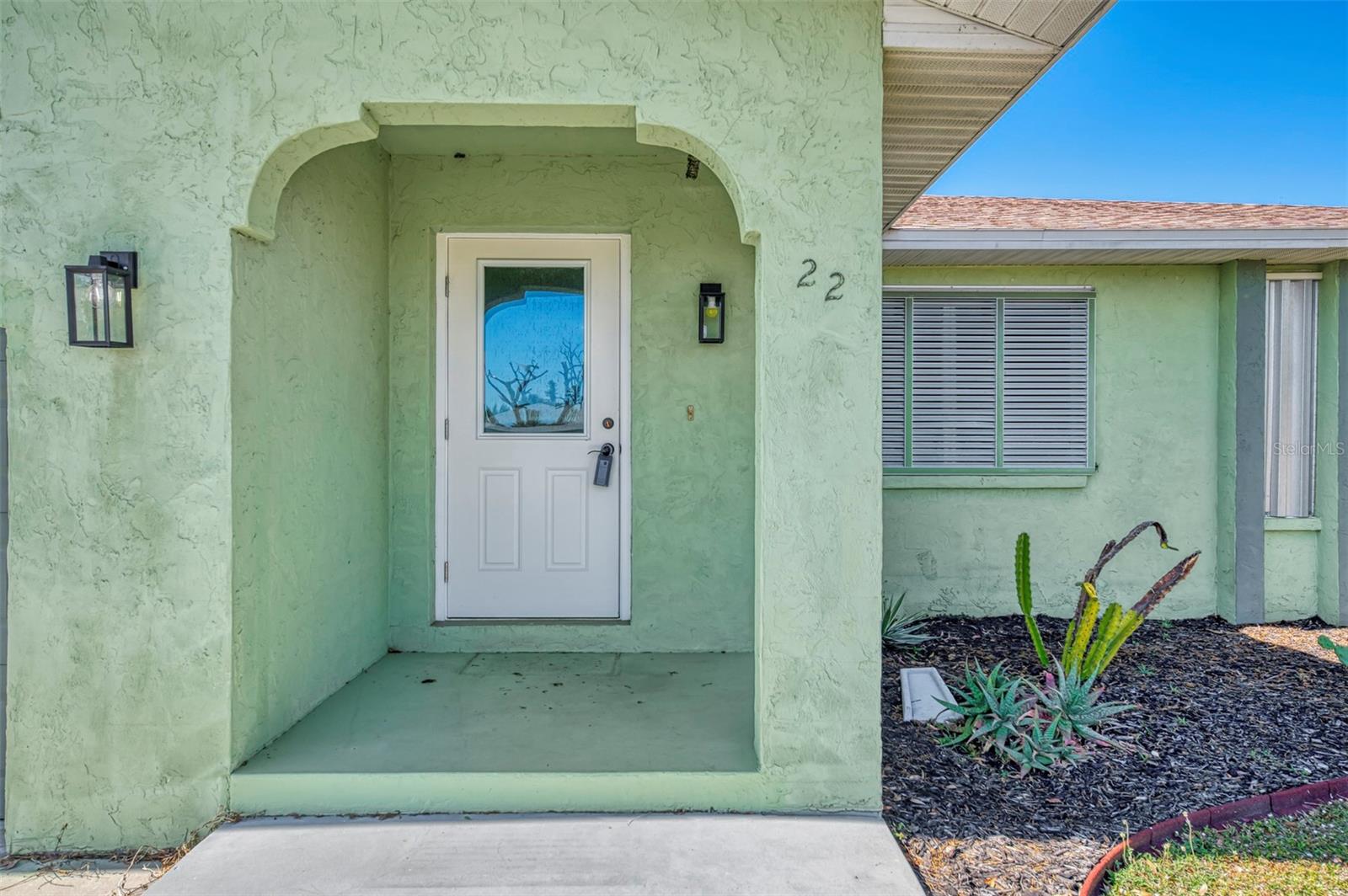 Image 4 of 50 For 22 Oakland Hills Court