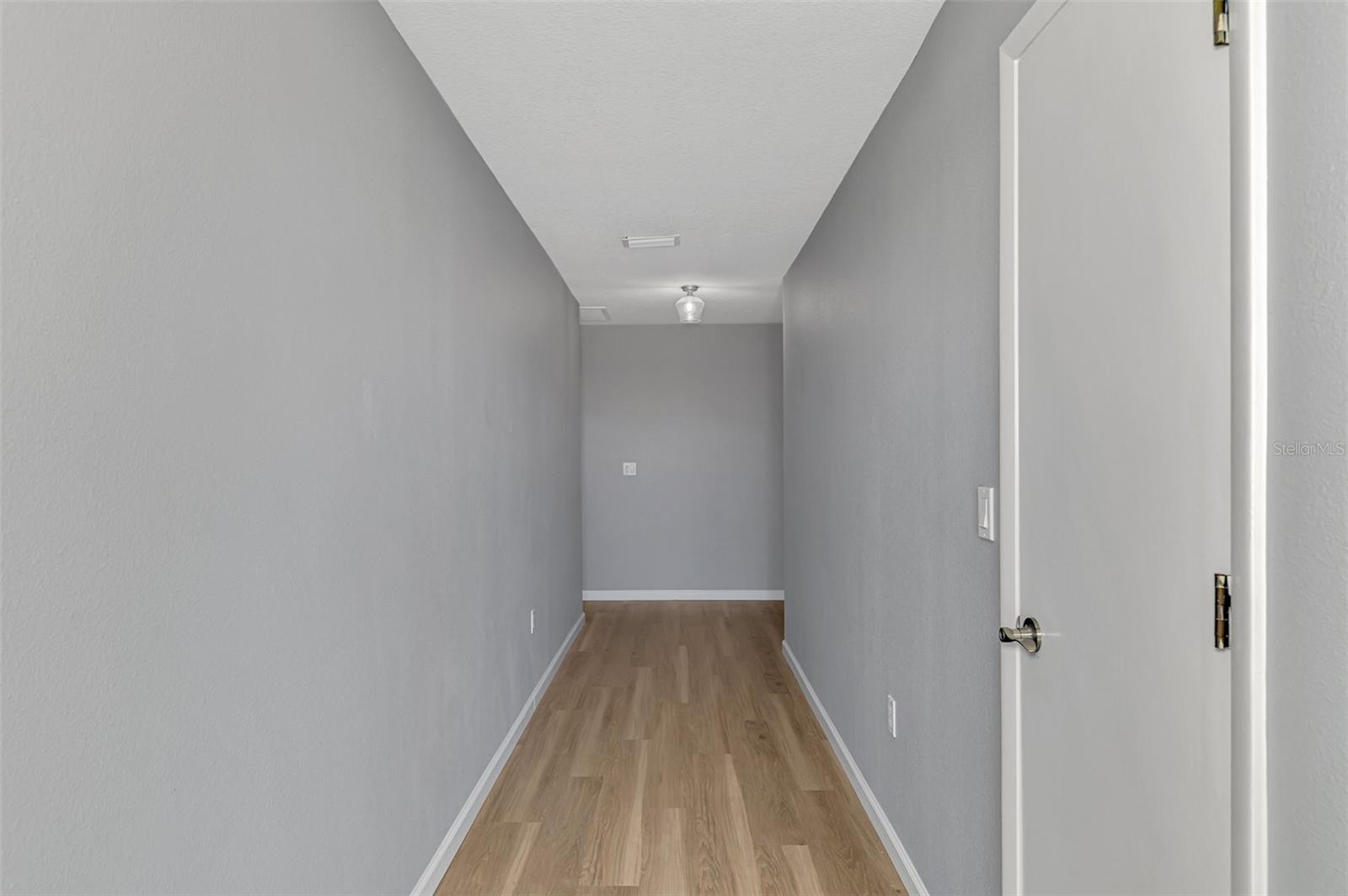 Image 5 of 50 For 22 Oakland Hills Court