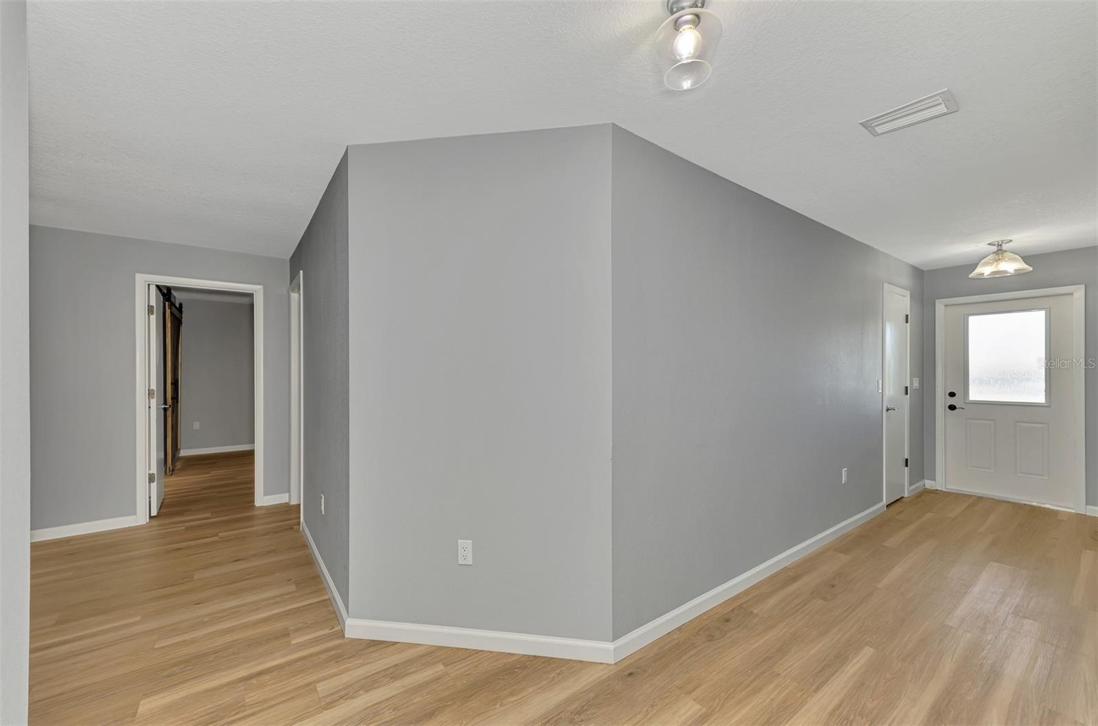 Image 6 of 50 For 22 Oakland Hills Court